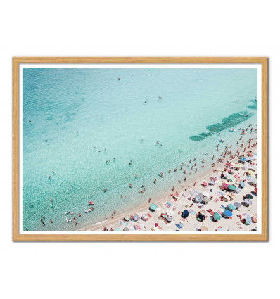 Art-Poster - Busy beach - Sisi and Seb - Cadre bois chêne