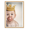 Art-Poster - Baby king - Alexandre Granger - Cadre bois chêne